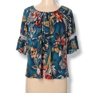 Naif Pullover Top‎ Size LP Petite Blue Floral Cream Crochet Short Bell Sleeve